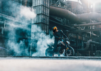 462267 MY23 KTM 790 DUKE Action EU Global