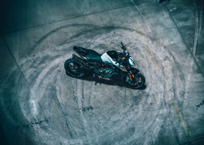 462318 MY23 KTM 790 DUKE Static EU Global