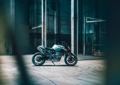 462323 MY23 KTM 790 DUKE Static EU Global