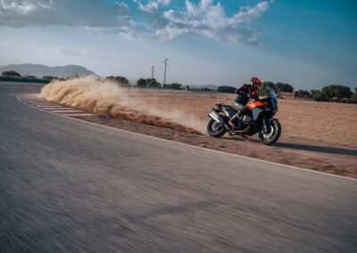 642022 MY25 KTM 1390 SUPER ADVENTURE S S EVO ORANGE 01 ACTION IMAGES ACTION EUROPE GLOBAL 5