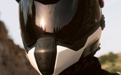 BMW Launches GS Rallye Carbon Helmet with Integrated COM P1 GS Tech