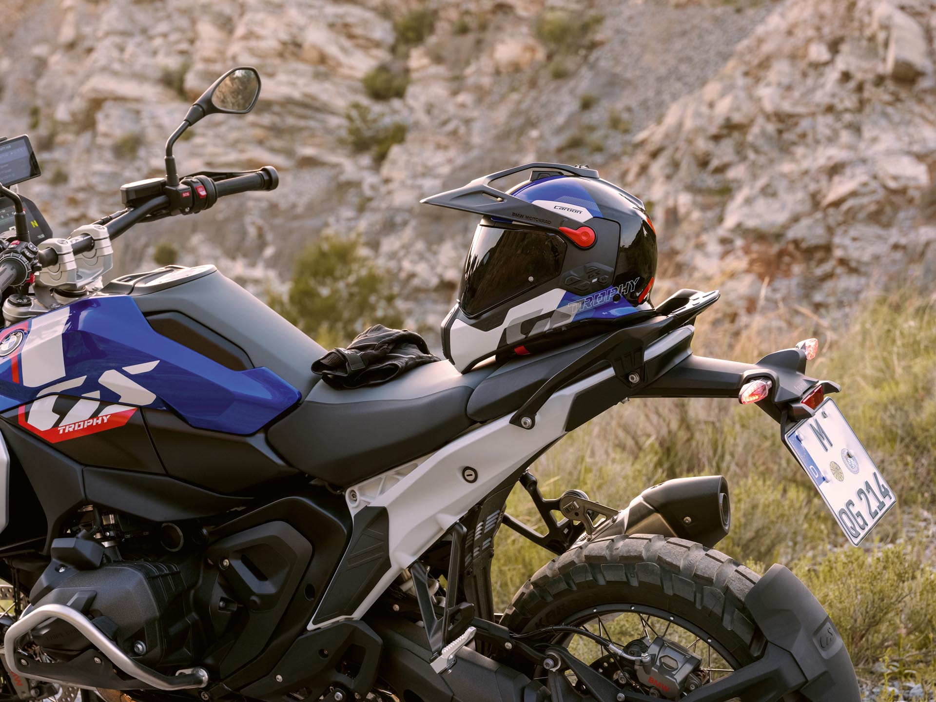 BMW GS Rallye Carbon Helmet, BMW ConnectedRide COM P1 GS