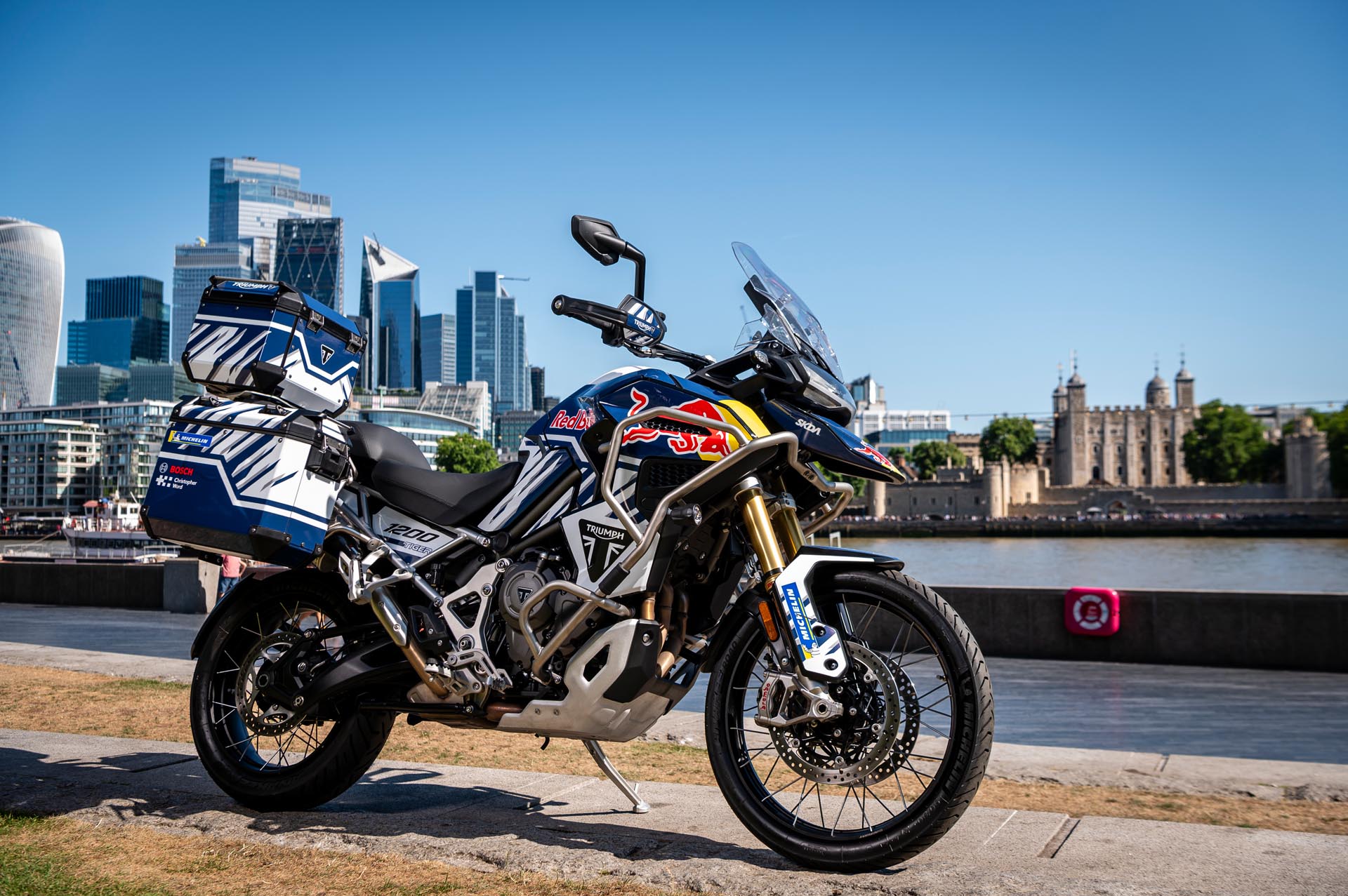 Rider battling a near-vertical rock section at the Red Bull Erzbergrodeo 2025 on the Iron Giant.