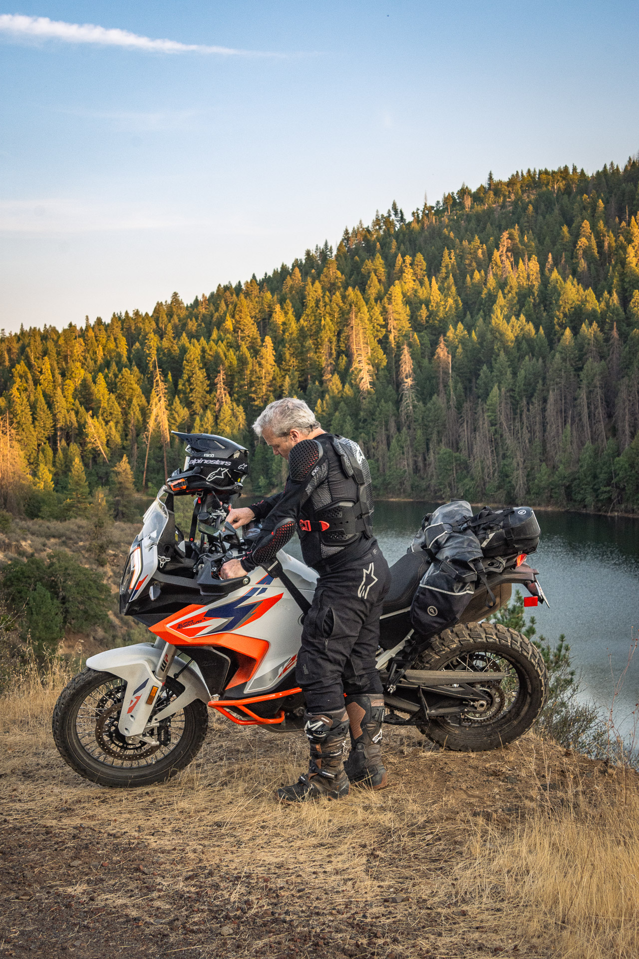 A technical, adaptable Alpinestars Techdura jacket-and-pant system built for serious enduro and off-road work.
