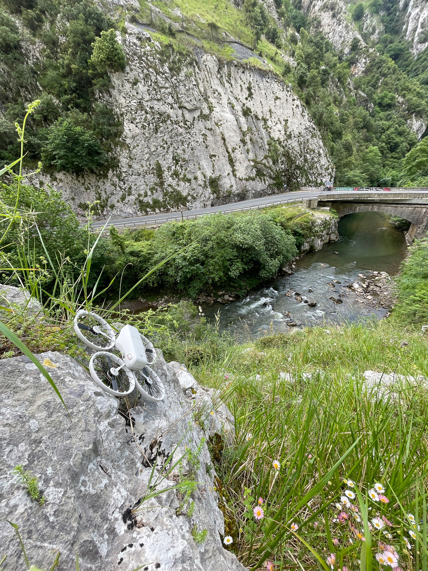 Rising to the Summits.<br />
Motorcycling Through the Sacred Heights of Ladakh<br />
