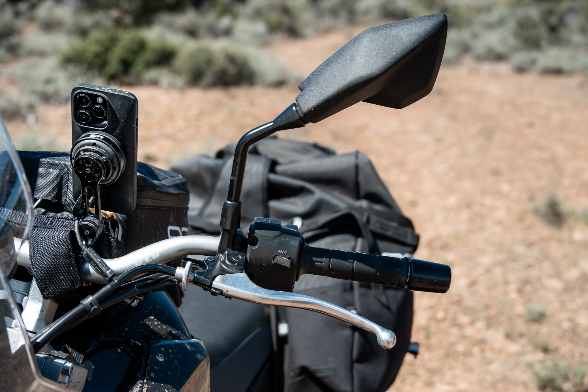 SP Connect Moto Mount Pro and Charging Anti Vibration Module