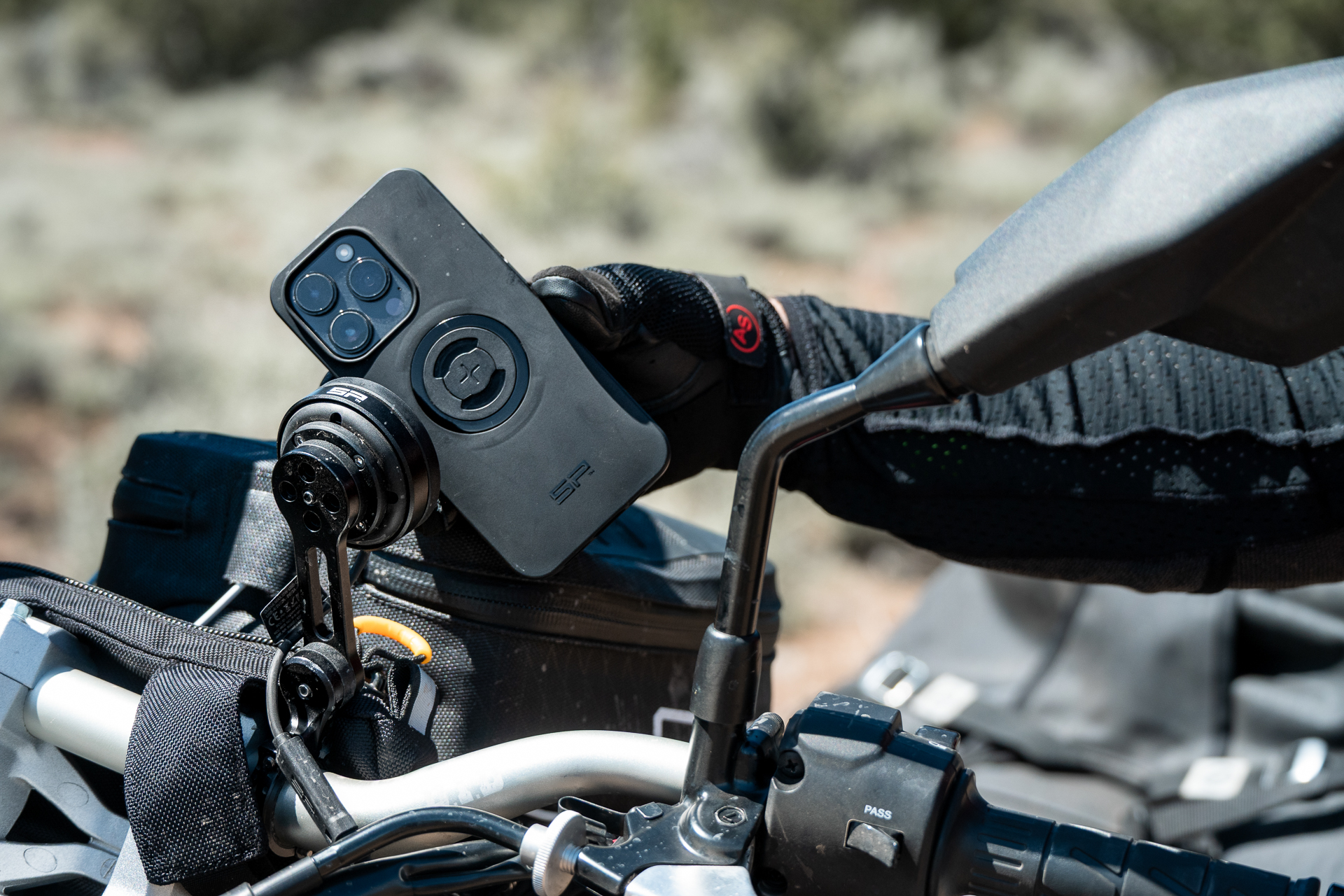 SP Connect Moto Mount Pro and Charging Anti Vibration Module